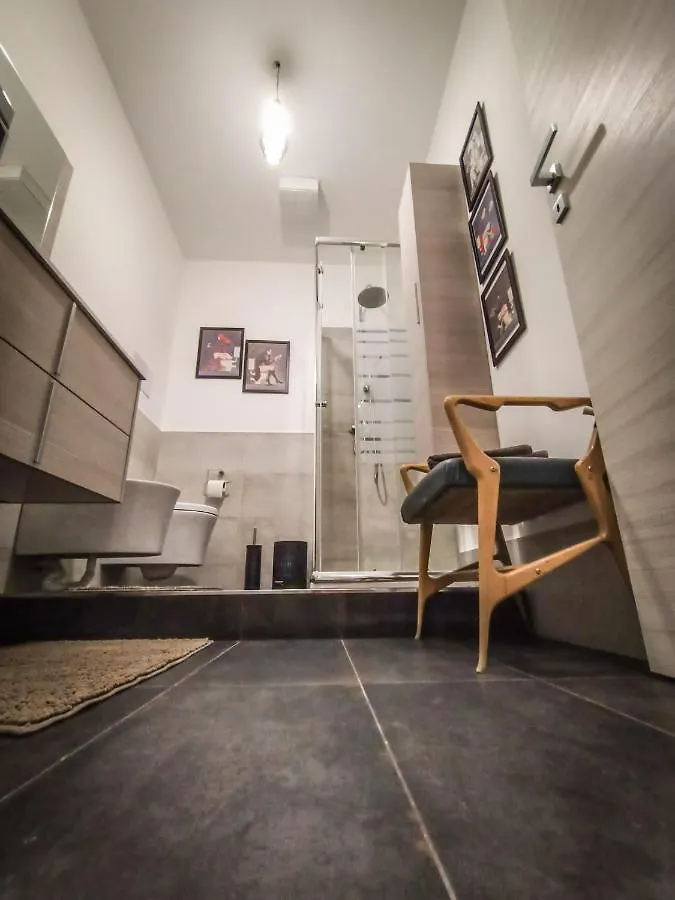 Mr Square Apartment Katania